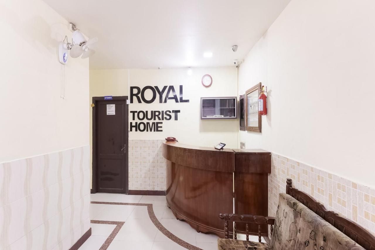 Spot On 60665 Royal Tourist Home Valāncheri Esterno foto