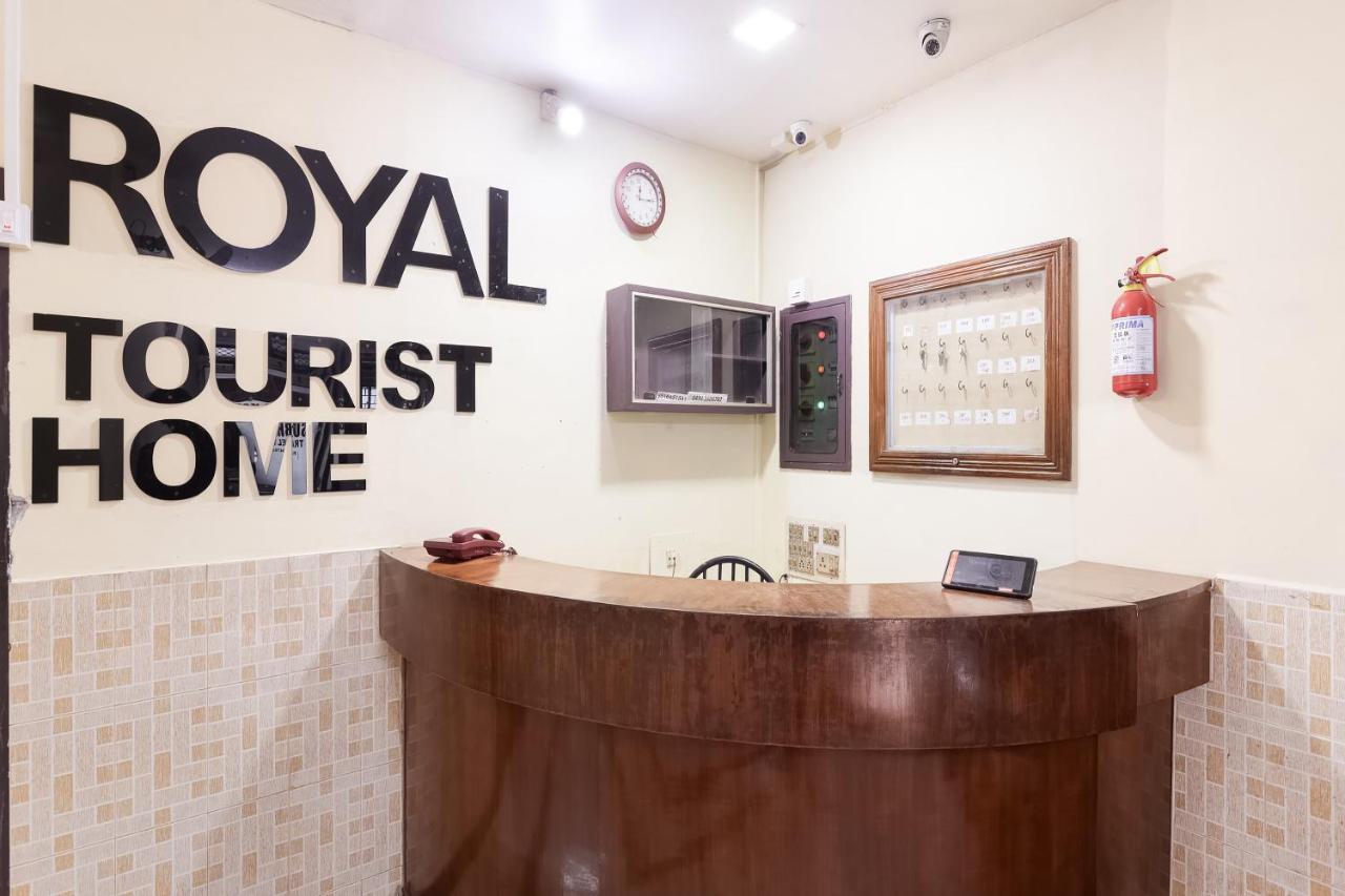 Spot On 60665 Royal Tourist Home Valāncheri Esterno foto